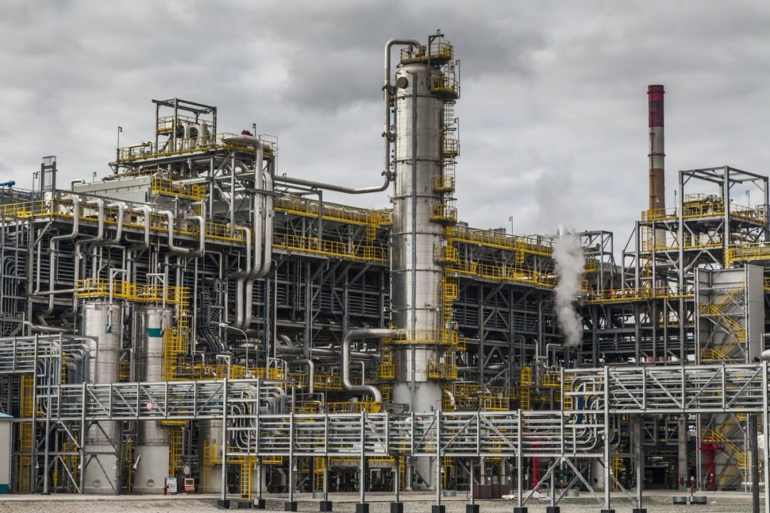 oil-refinery-factory-at-the-cloudy-sky-petrochemical-plant-petroleum-e1674900200774